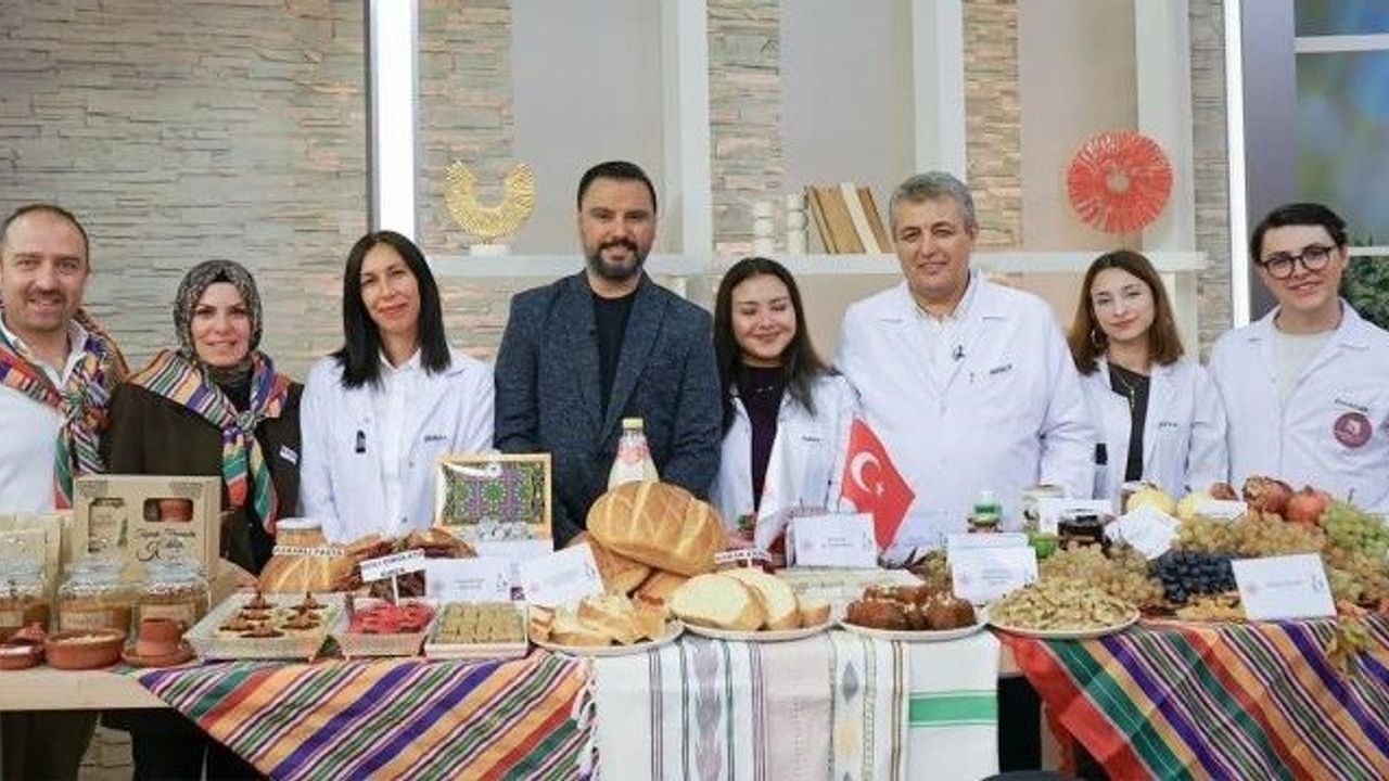 BŞEÜ Gıda Teknolojisi Öğrencileri TRT 1'de Bilecik Ürünlerini Tanıttı