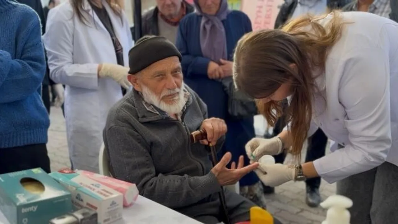 BŞEÜ, Pelitözü'nde 'Sağlıklı Bir Yaşam İçin Diyabet Günleri' Bilim Kafe Etkinliği Düzenledi