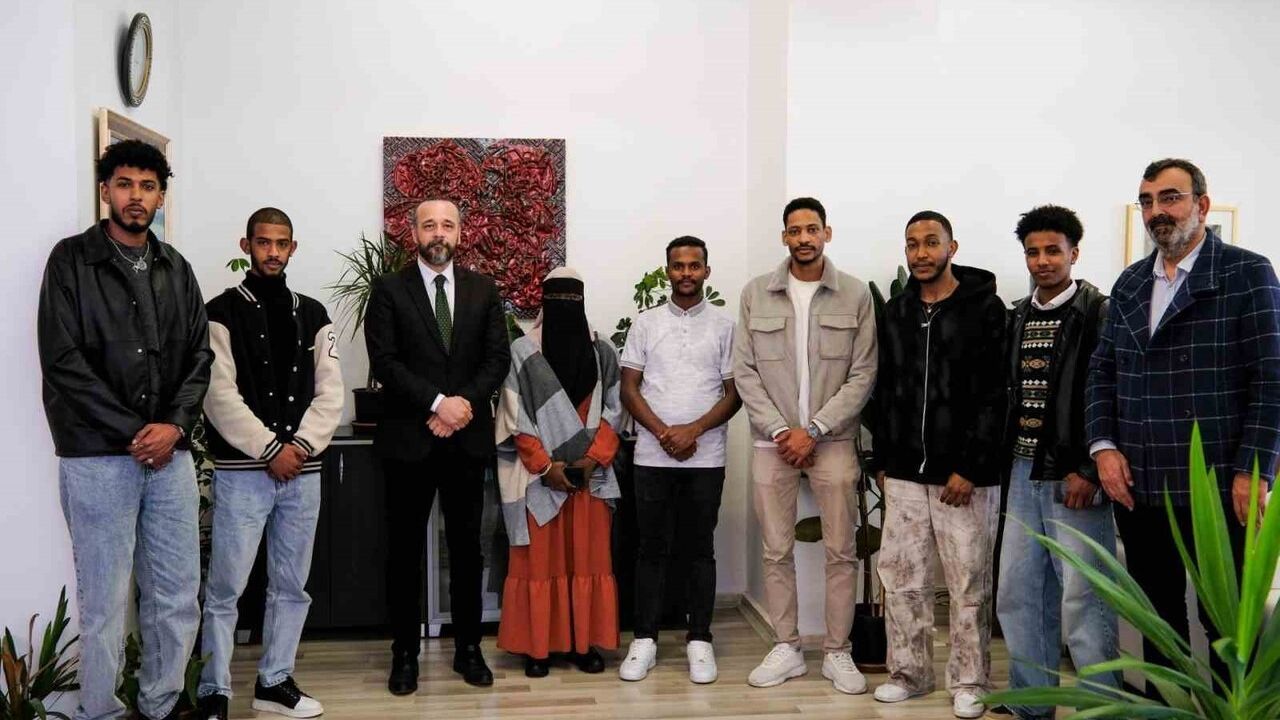 BŞEÜ Rektör Yardımcısı Prof. Dr. Murat Yurdakul yabancı uyruklu öğrencilerle buluştu