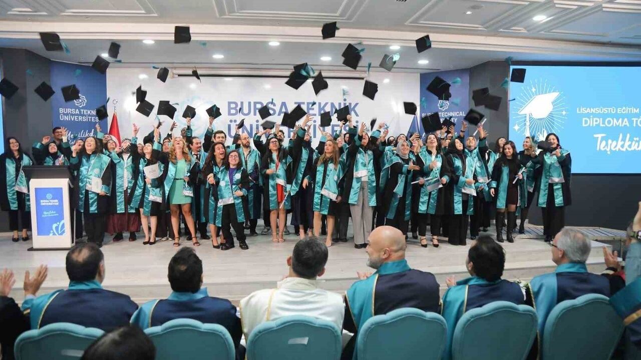 BTÜ Lisansüstü Mezuniyet Töreni: 449 Yüksek Lisans ve Doktora Mezunu Kep Attı