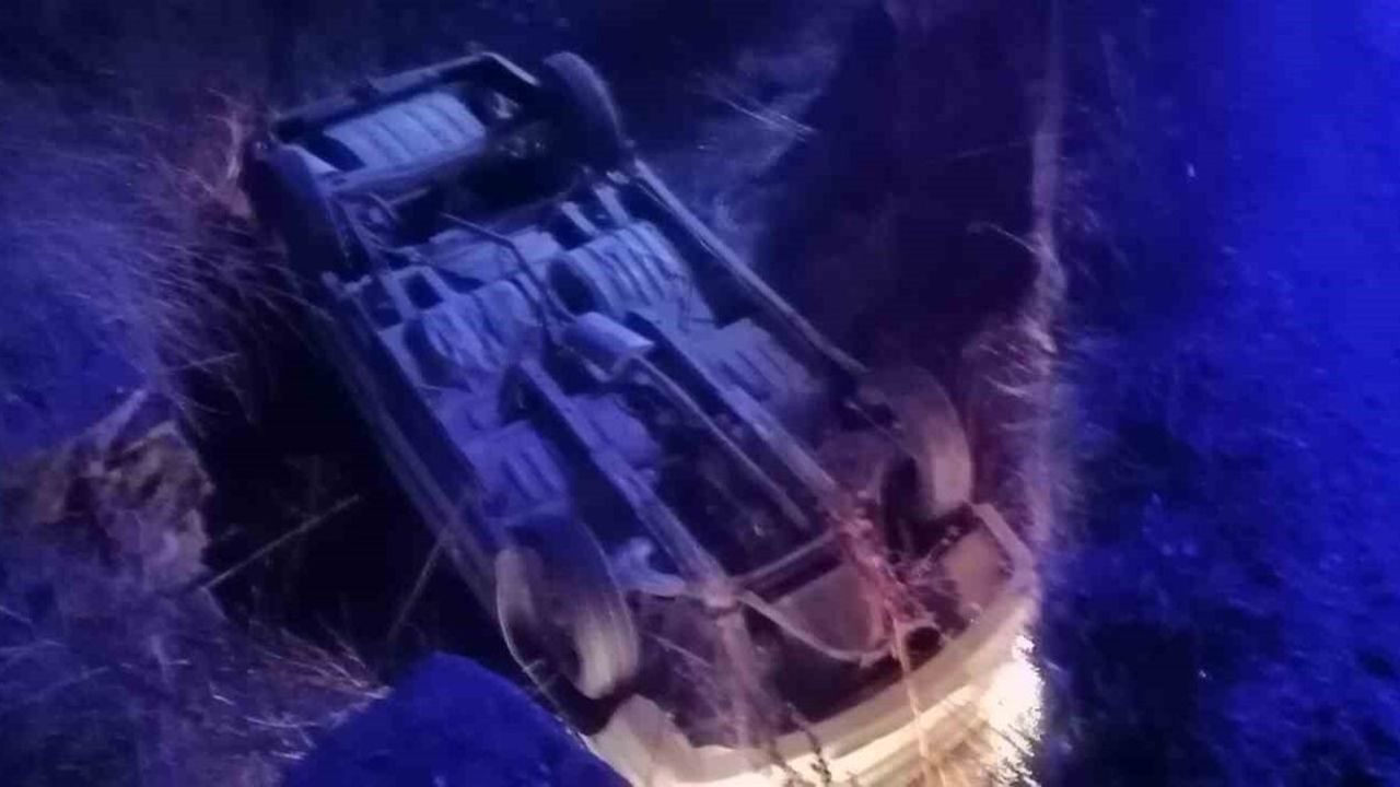 Bucak'ta köpeğe çarpmamak için manevra yapan otomobil kanala düştü: 1 yaralı