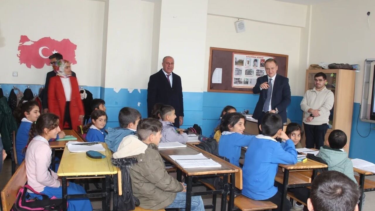 Bulanık Kaymakamı Ömer Övünç Koşansu: Eğitime ve spora yatırım, geleceğe yatırımdır