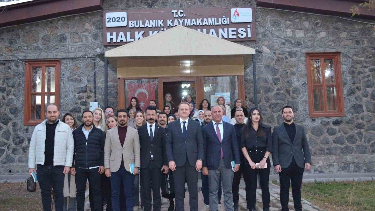 Bulanık'ta Kaymakam Koşansu öğretmenlerle 'Bulanık Kütüphane Buluşmaları'nda buluştu
