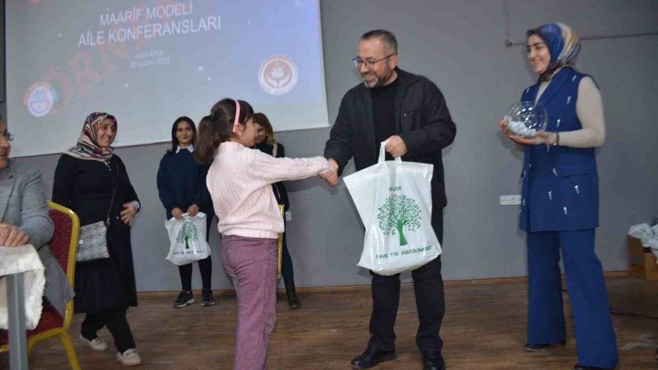 Bulanık'ta 'Maarif Modeli Aile Konferansı' aile bağlarının korunmasına odaklandı