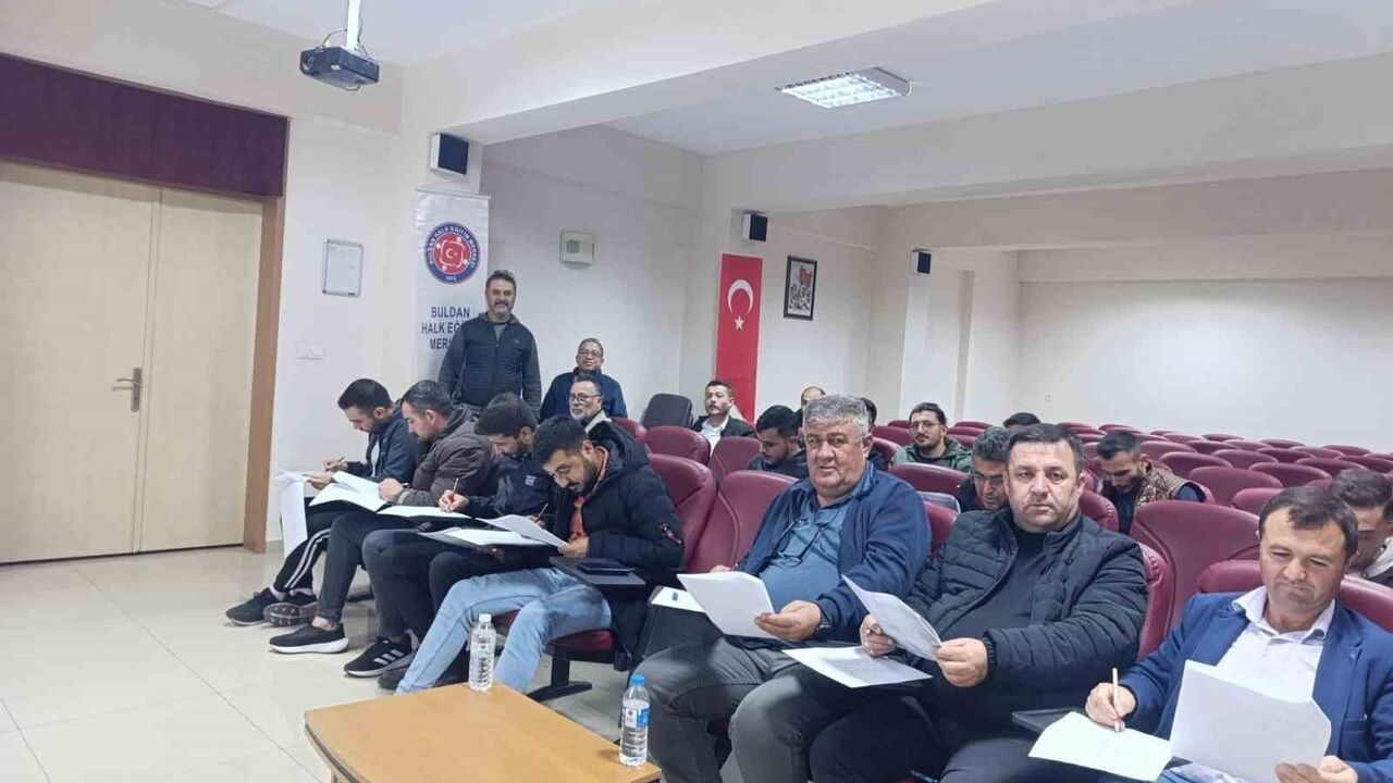 Buldan'da avcılara sertifika verildi: Eğitim Buldan Halk Eğitim ve Doğa Koruma iş birliğiyle yapıldı