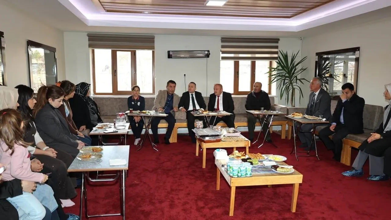 Bünyan'da Gazze ve Doğu Türkistan için düzenlenen hayır panayırı yoğun ilgi gördü