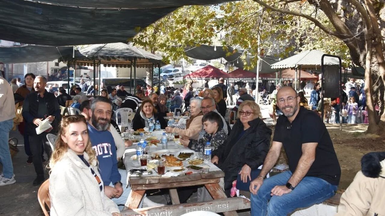 Burak Zencirci, Germencik Sini Kahvaltı Evi ve Selatin Köy Pazarı'nda Vatandaşlarla Buluştu