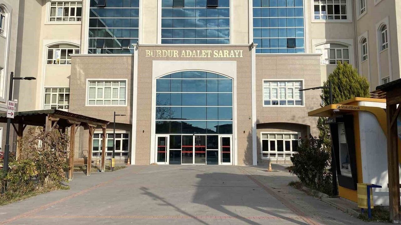 Burdur'da 24 yaşındaki gencin öldürülmesi davasında sanık ve eşinin tutuklulukları sürdü