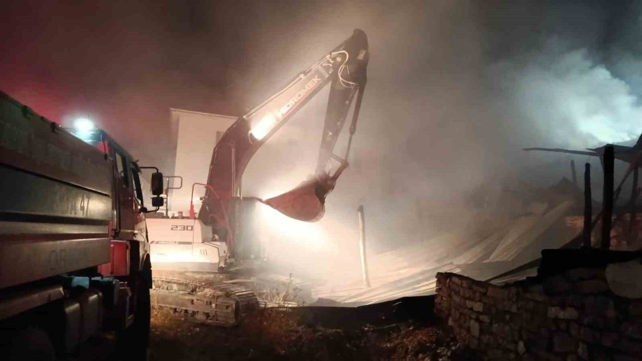 Burdur'da Bucak ilçesi Kuşbaba'da ev yangını: M.S.'ye ait ev kullanılamaz hale geldi