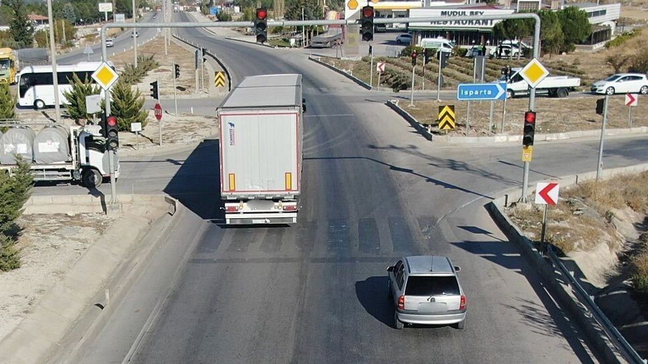 Burdur'da dron destekli trafik denetimi: 14 araca idari para cezası
