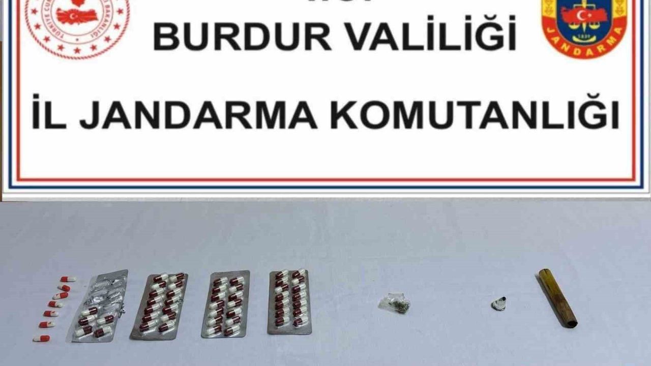 Burdur'da jandarmadan narkotik operasyonu: 3 gözaltı