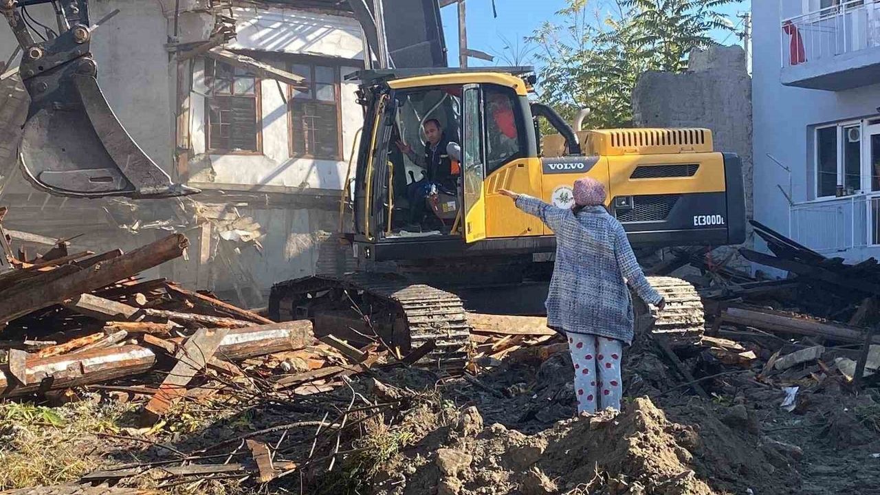 Burdur'da metruk bina yıkımı yarıda kaldı; kiracının itirazı üzerine önlem alındı