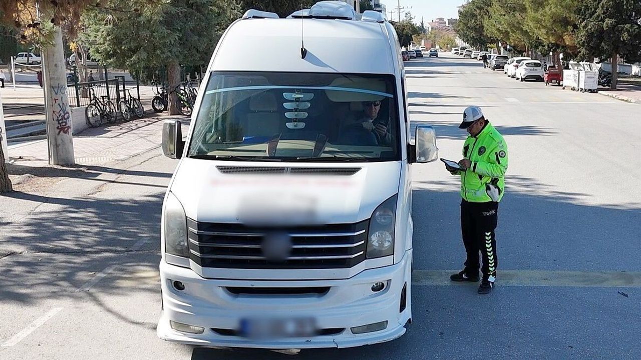 Burdur'da okul servis araçlarına yönelik trafik denetimi: 51 kontrol, 4 ceza, 1 araç men edildi