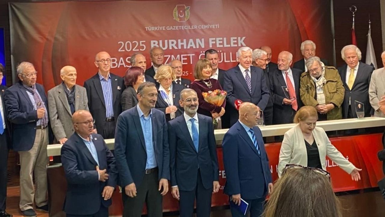 Burhan Felek Basın Hizmet Ödülleri sahiplerine verildi