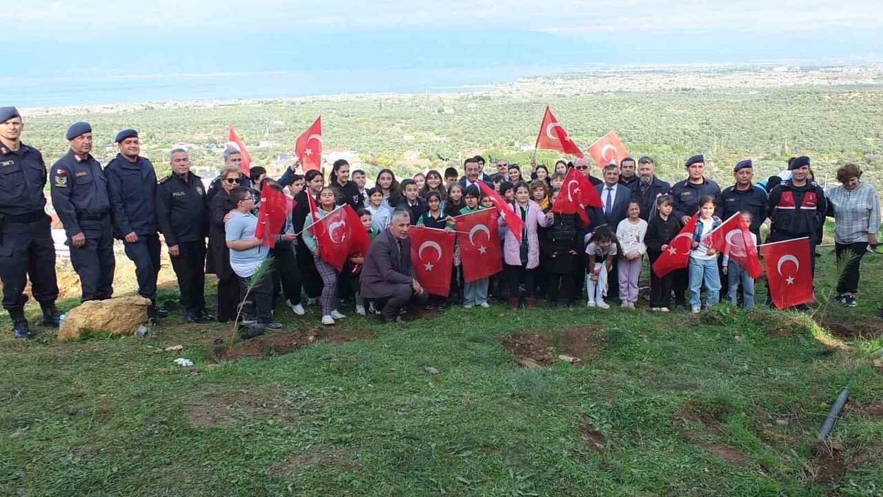 Burhaniye'de 400 fidan Taylıeli Mahallesi'ne dikildi