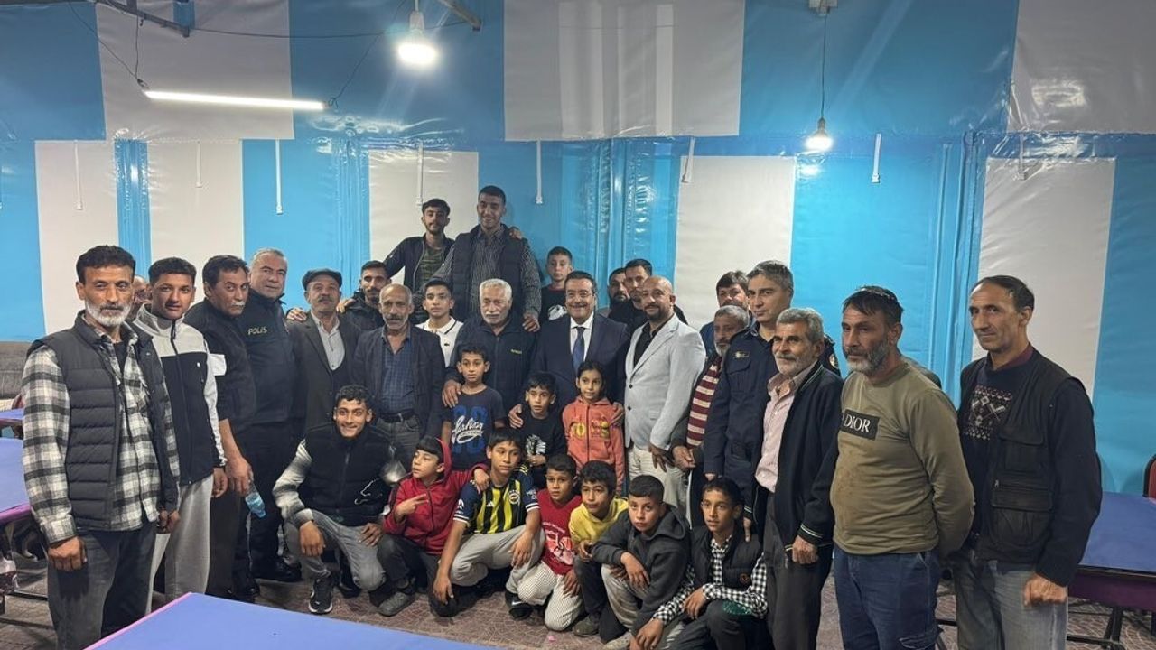 Burhaniye Kaymakamı Cumali Atilla Geriş Mahallesi’nde Vatandaşlarla Buluştu