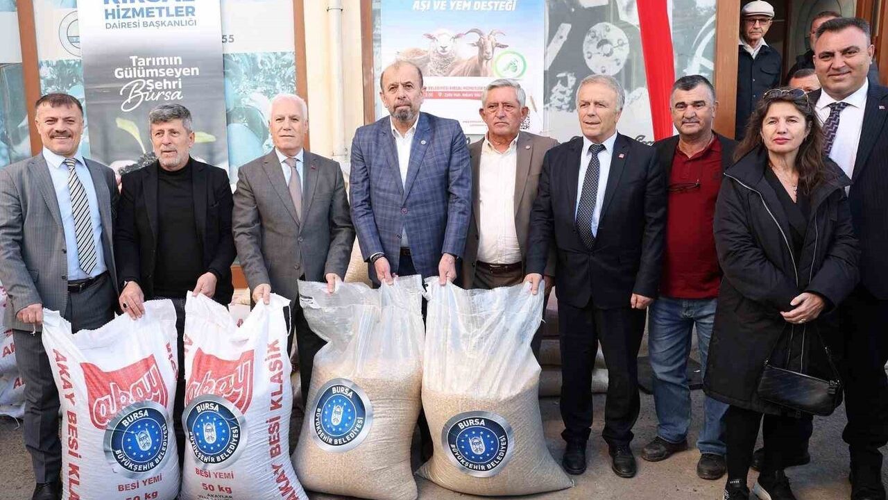 Bursa Büyükşehir'den Gürsu'daki küçükbaş yetiştiricilerine 4.000 + 4.000 lira destek