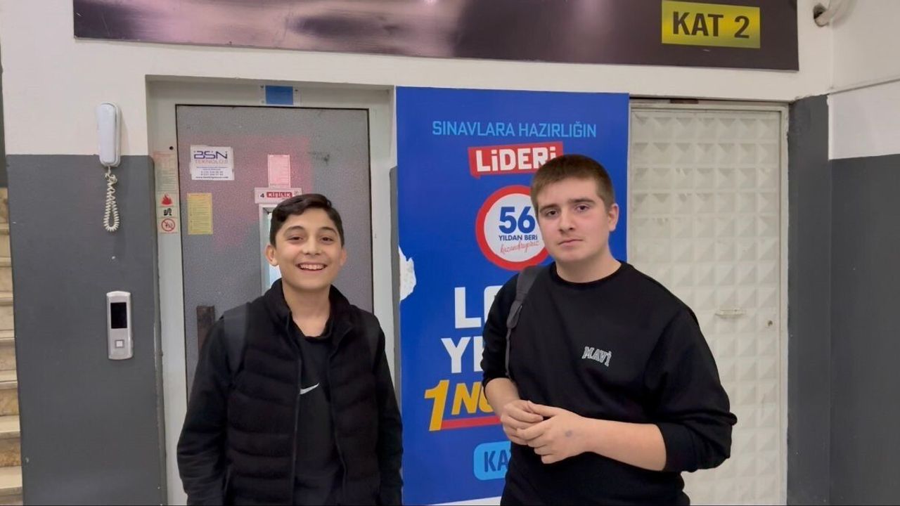 Bursa'da asansör arızası: İş merkezinde 45 dakika mahsur kalan 2 öğrenci kurtarıldı