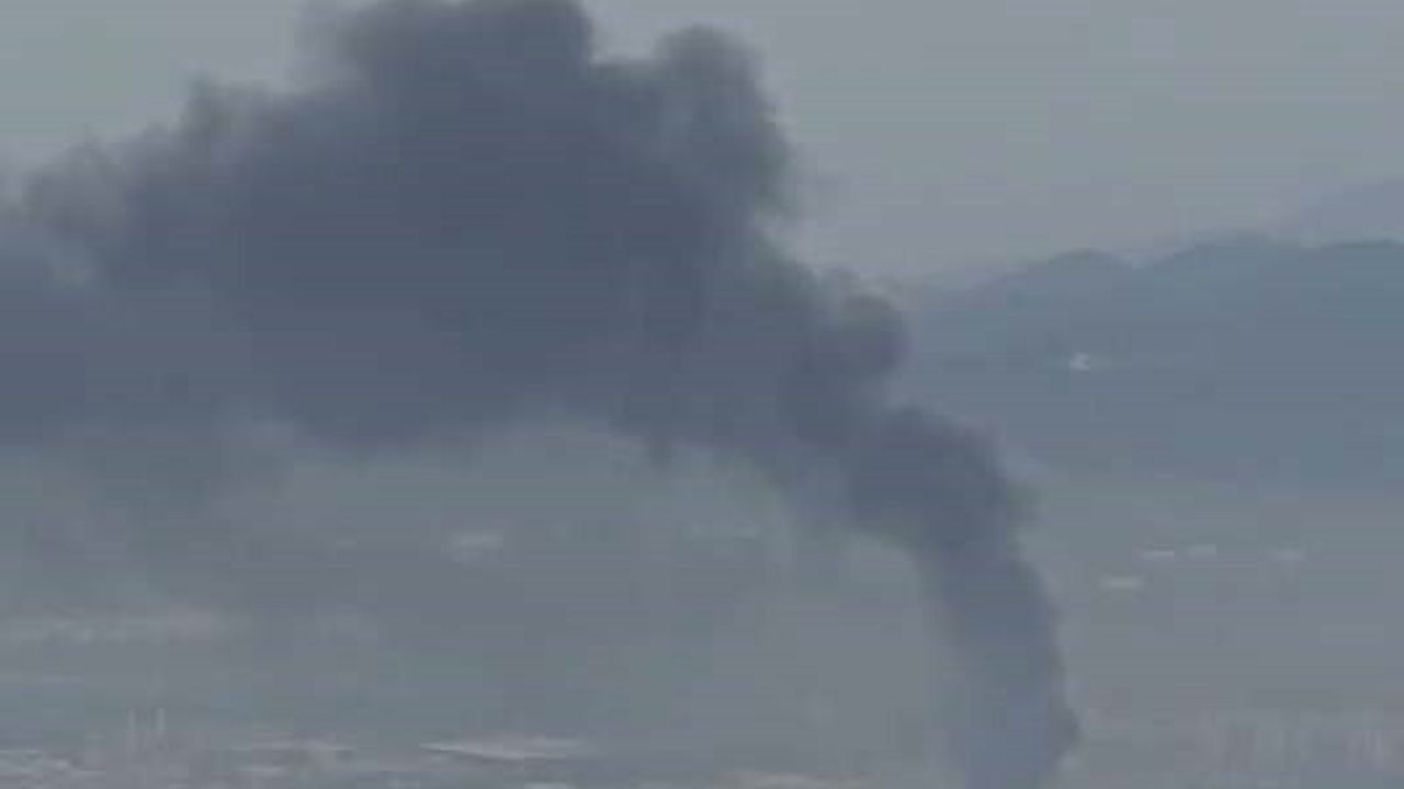 Bursa'da bakımda park halindeki 3 otobüs yandı, itfaiye müdahalesi devam ediyor