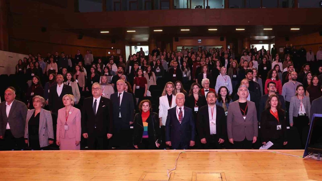 Bursa'da 'Değişimin Eşiğinde' temalı Dünya Şehircilik Günü 49. Kolokyumu başladı