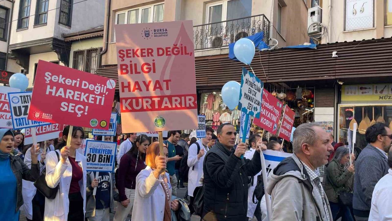 Bursa'da Dünya Diyabet Günü: Yürüyüşle erken teşhis ve düzenli kontrol vurgulandı