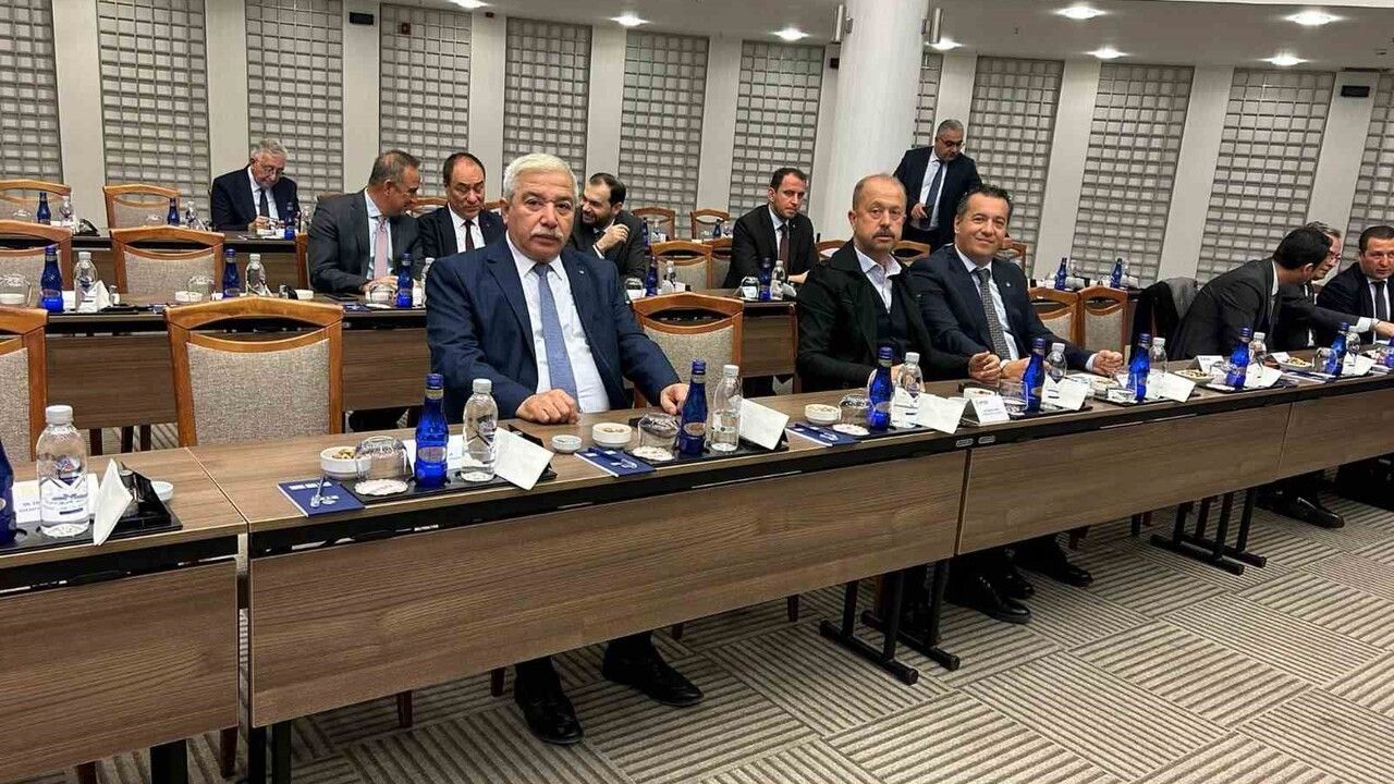 Bursa'da 'Geleceğin Üretim Teknolojileri' zirvesi: sürdürülebilirlik ve dijitalleşme öne çıktı