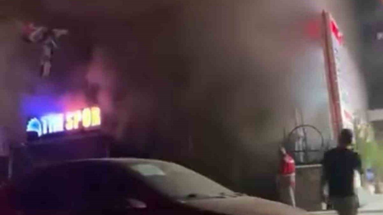 Bursa'da iş yerinde yangın akaryakıt istasyonuna sıçramadan söndürüldü