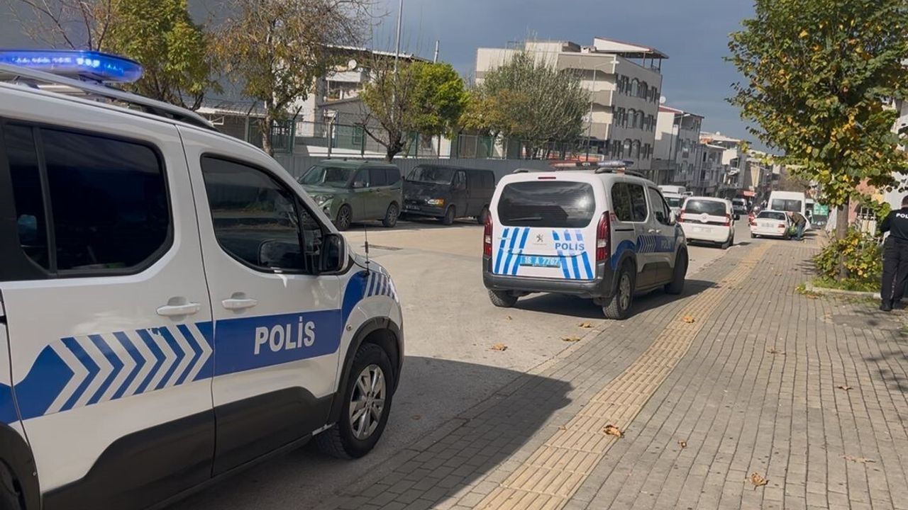Bursa'da kahvehane baskını: Kayınpeder ve oğlu eski damadı darp edip bıçakladı