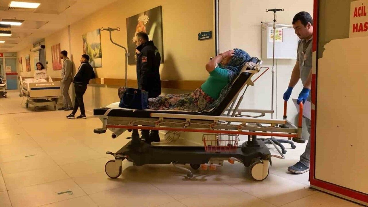 Bursa'da lastik patlaması sonucu otomobil şarampole yuvarlandı, sürücü yaralandı