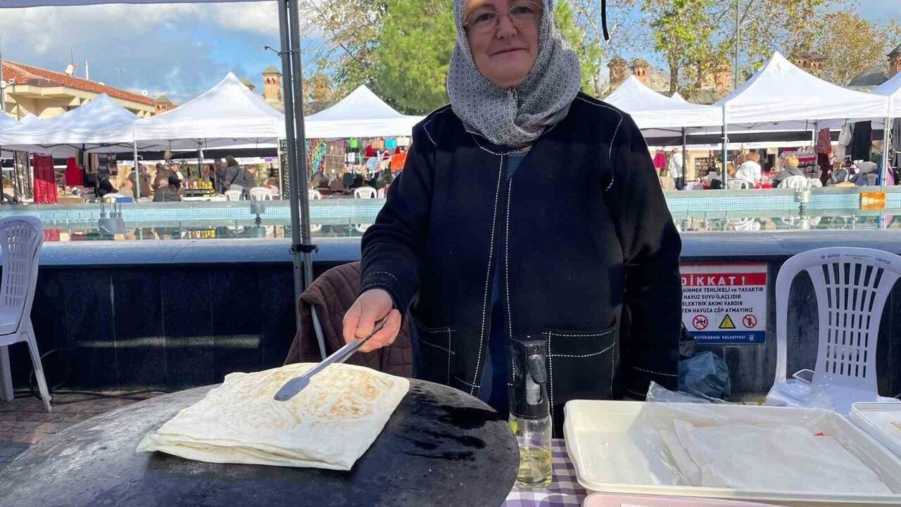 Bursa'da 'Meydan Kadınların' Dayanışma Pazarı Heykel Orhangazi Parkı'nda Kuruldu