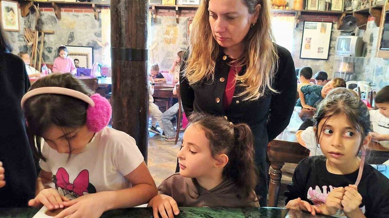 Bursa'da öğrenciler Nilüfer'deki kestane şekeri fabrikasını yerinde inceledi