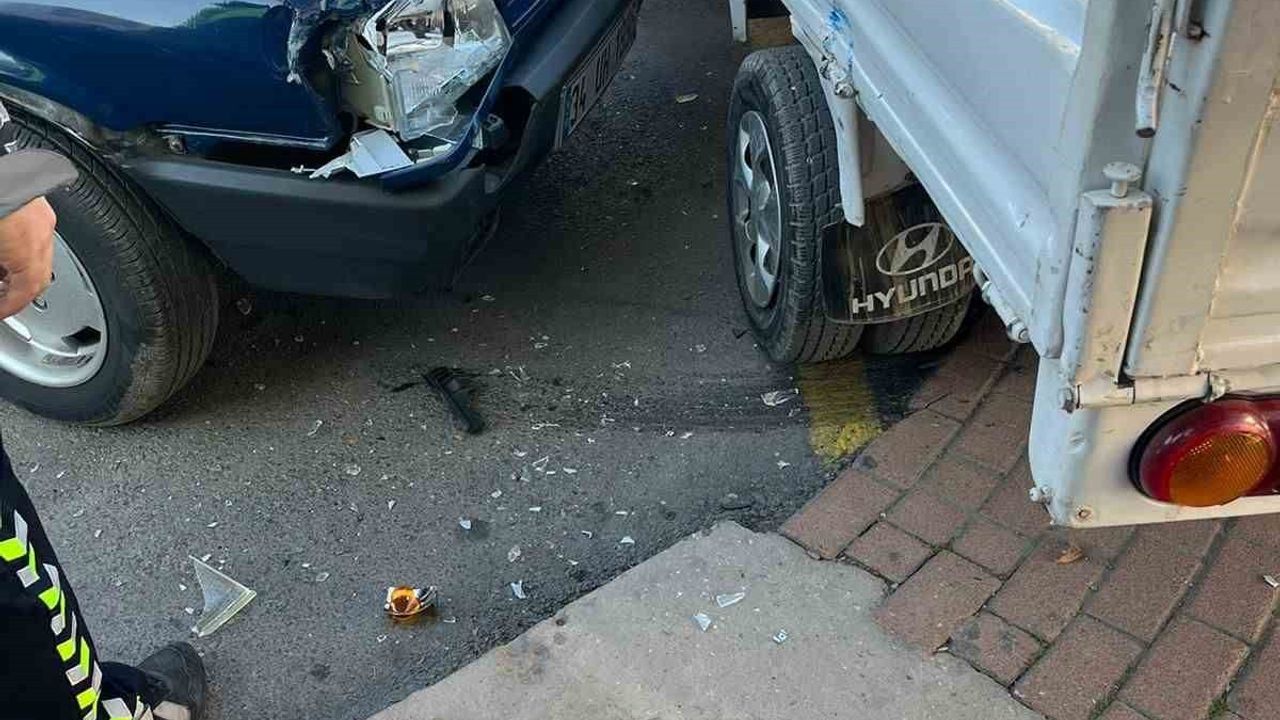 Bursa Gemlik'te sürücü direksiyon hakimiyetini kaybedip kamyonete çarptı