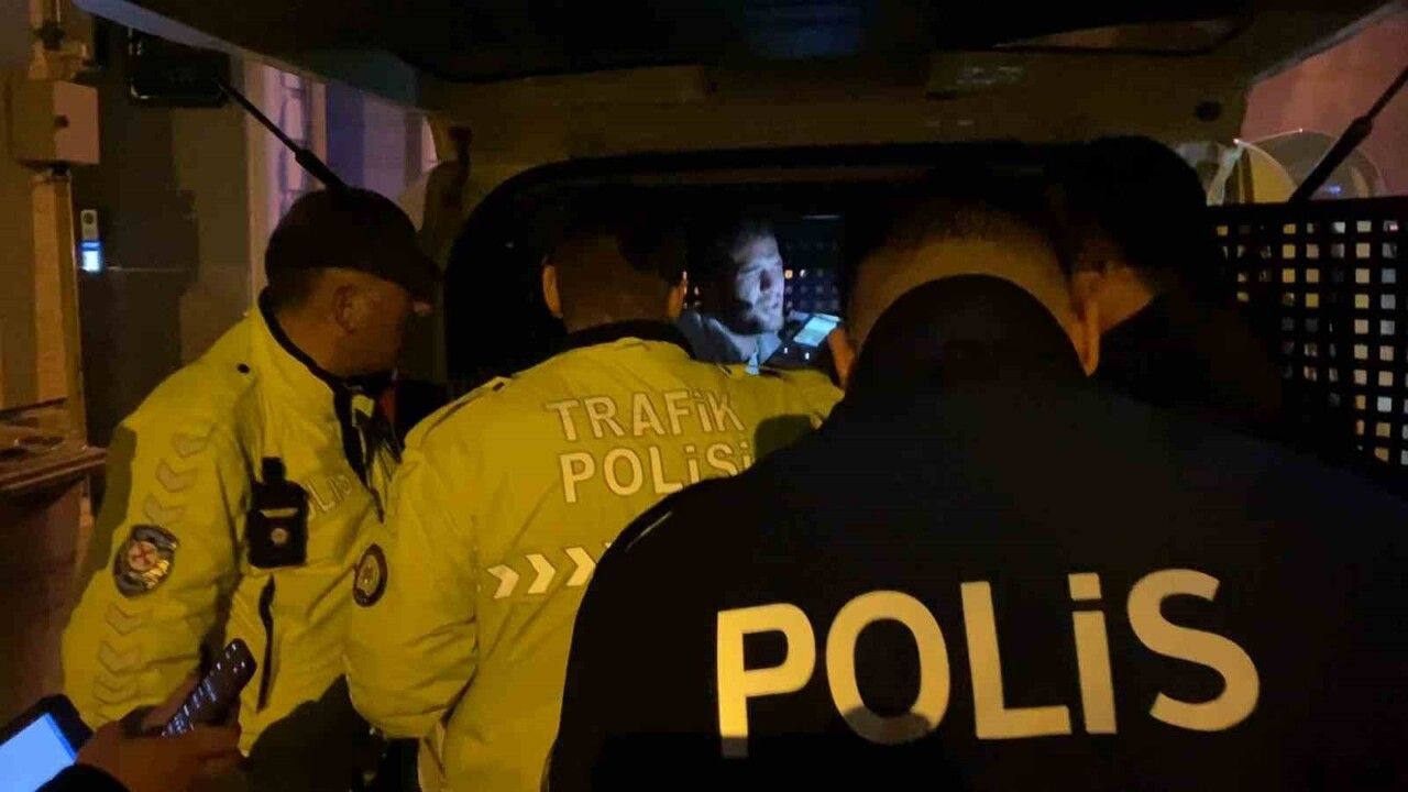 Bursa İnegöl'de 'dur' ihtarına uymayan minibüs sürücüsü 10 kilometrelik kovalamacada yakalandı