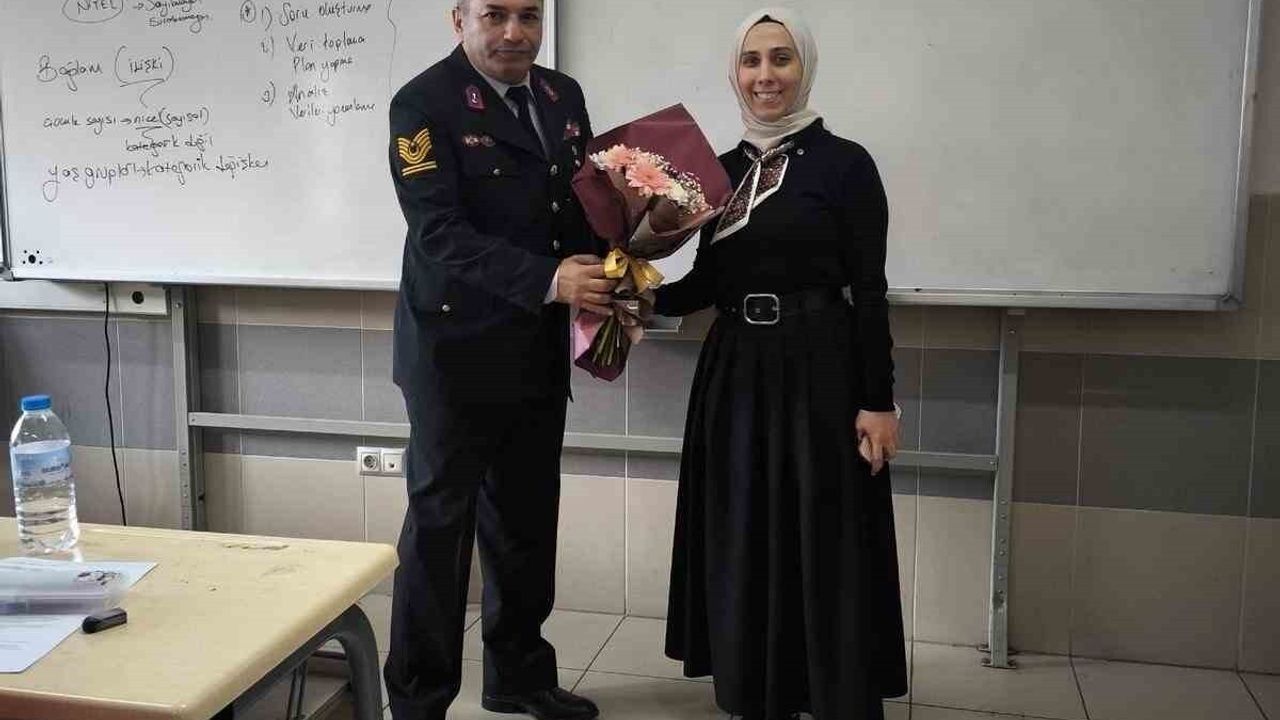 Bursa Jandarma'dan Şehit Atilla Dişkeser'in Kızı Derya Dişkesir'e Öğretmenler Günü Ziyareti