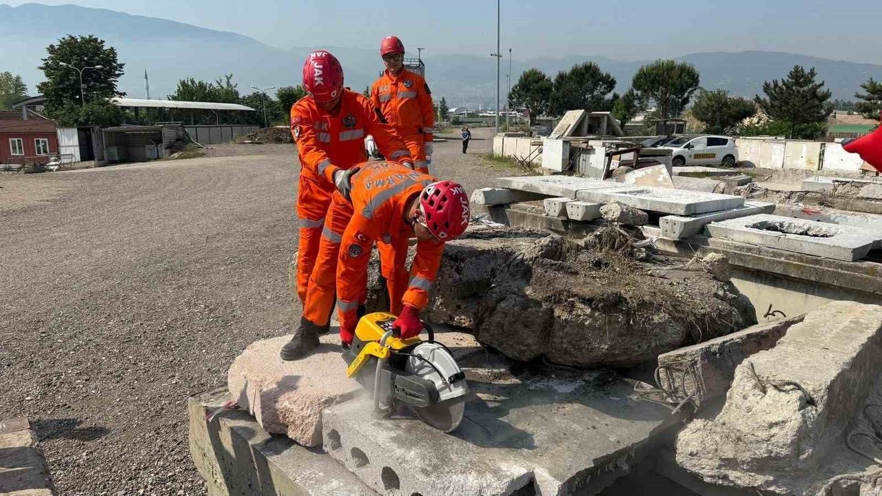 Bursa Jandarma JAK timleri aralıksız arama-kurtarma eğitimlerini sürdürüyor