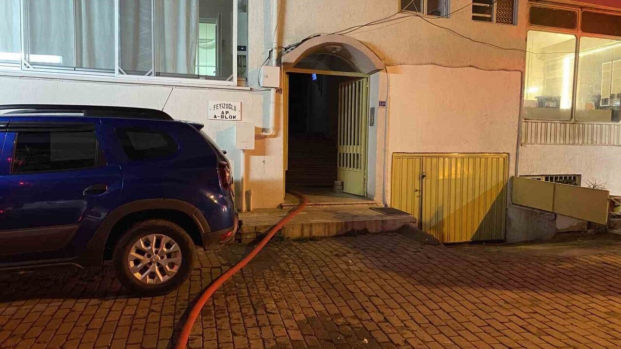 Bursa Mudanya'da aynı apartmanda 6. yangın: Çatı alevleri söndürüldü, soruşturma sürüyor