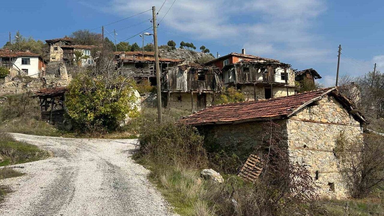 Bursa'nın 450 yıllık Çökene Mahallesi hayalet köye döndü: Nüfus 4, yaşam 3 hanede sürüyor