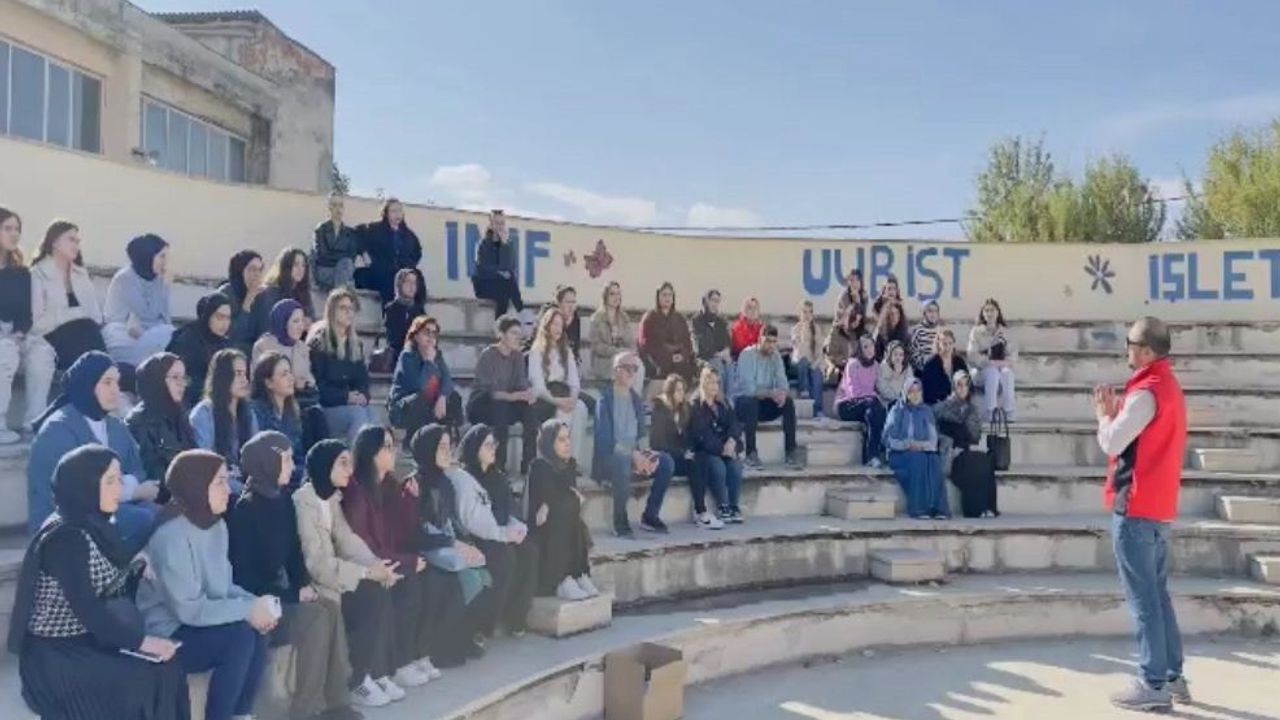 Bursa polisi 'El Ele Güvenli Geleceğe' projesiyle 26 bin 500 öğrenciyi bilgilendirdi