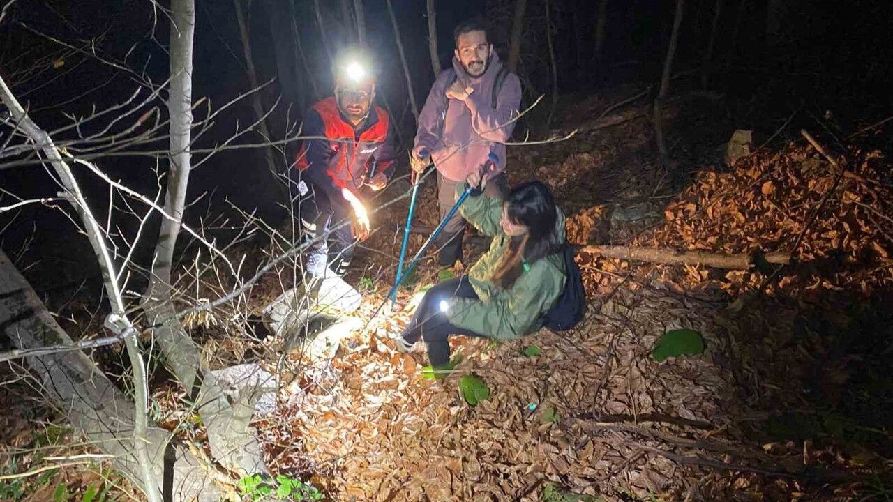 Bursa Saitabat Şelalesi’nde Mahsur Kalan İki Kişi AFAD Tarafından Kurtarıldı