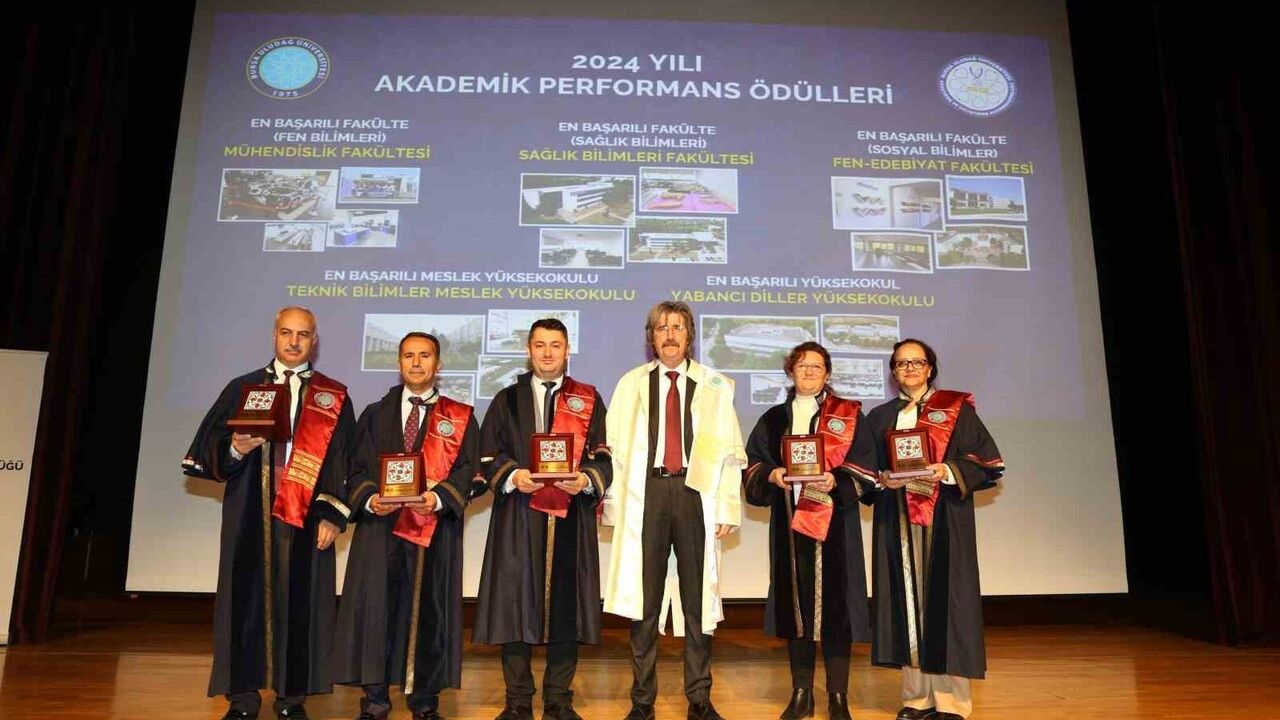 Bursa Uludağ Üniversitesi 2024 Akademik Performans Ödüllerini Açıkladı