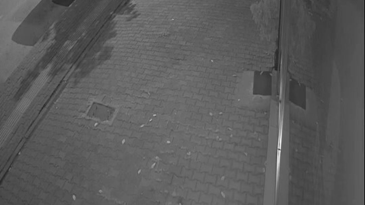 Bursa Yıldırım'da pilavcıya giren hırsız tatlı yedi; işyeri sahibi çalışanların eşyalarının iadesini istedi