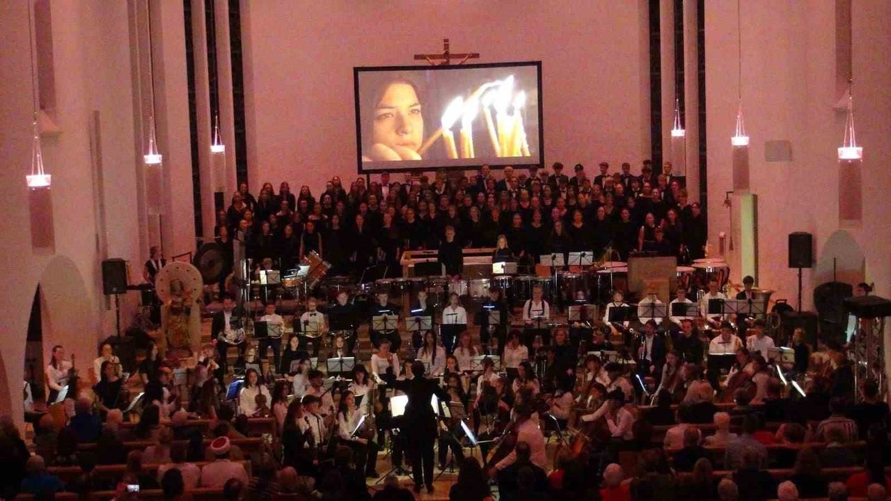 Bursa Zeki Müren Lisesi Öğrencileri Meckenbeuren'de Ayakta Alkışlandı