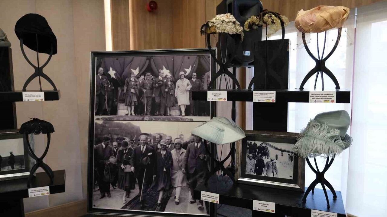 Büyükçekmece'de 'Cumhuriyet Şapkaları Sergisi' açıldı — Şapka Kanunu'nun 100. yılına özel 100 şapka