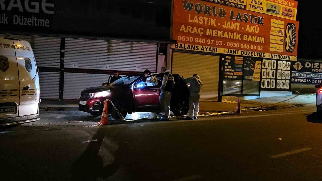 Büyükçekmece'de otomobil içi tartışma silahlı kavgaya dönüştü: 2 ölü, 1 ağır yaralı