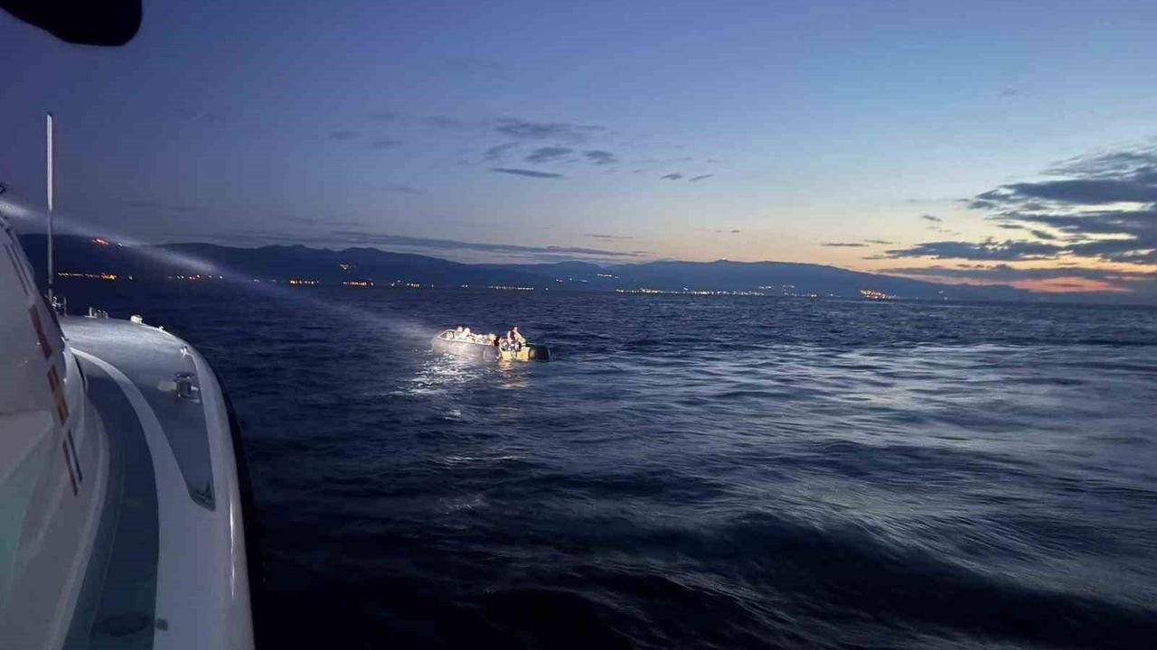 Çanakkale Ayvacık açıklarında 24 kaçak göçmen yakalandı