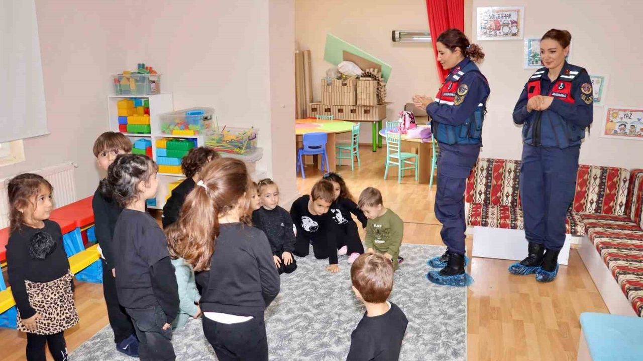 Çanakkale'de İlköğretim Öğrencilerine Akran Zorbalığı ve Mahremiyet Eğitimi