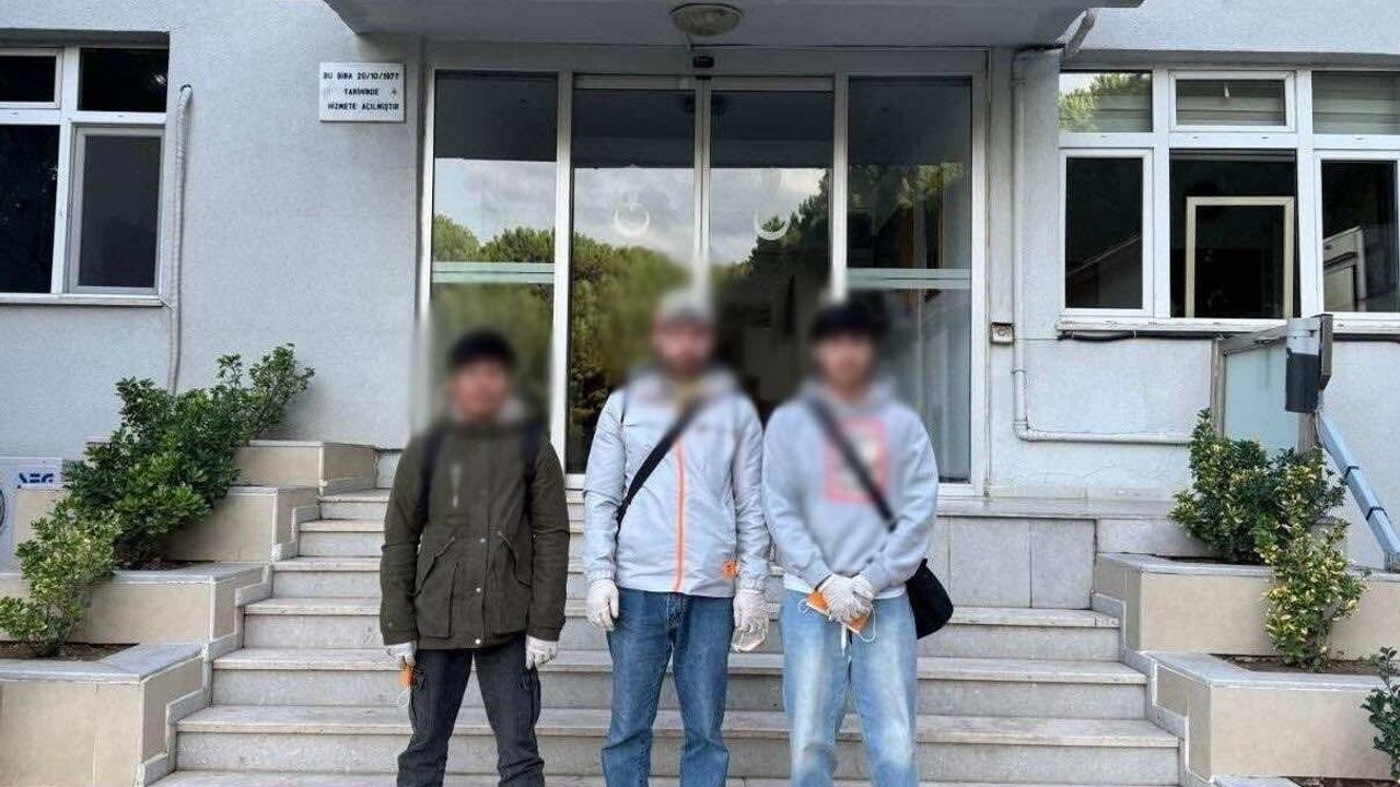 Çanakkale’de jandarmadan göçmen kaçakçılığı operasyonları: 3 organizatör ve 27 kaçak göçmen yakalandı