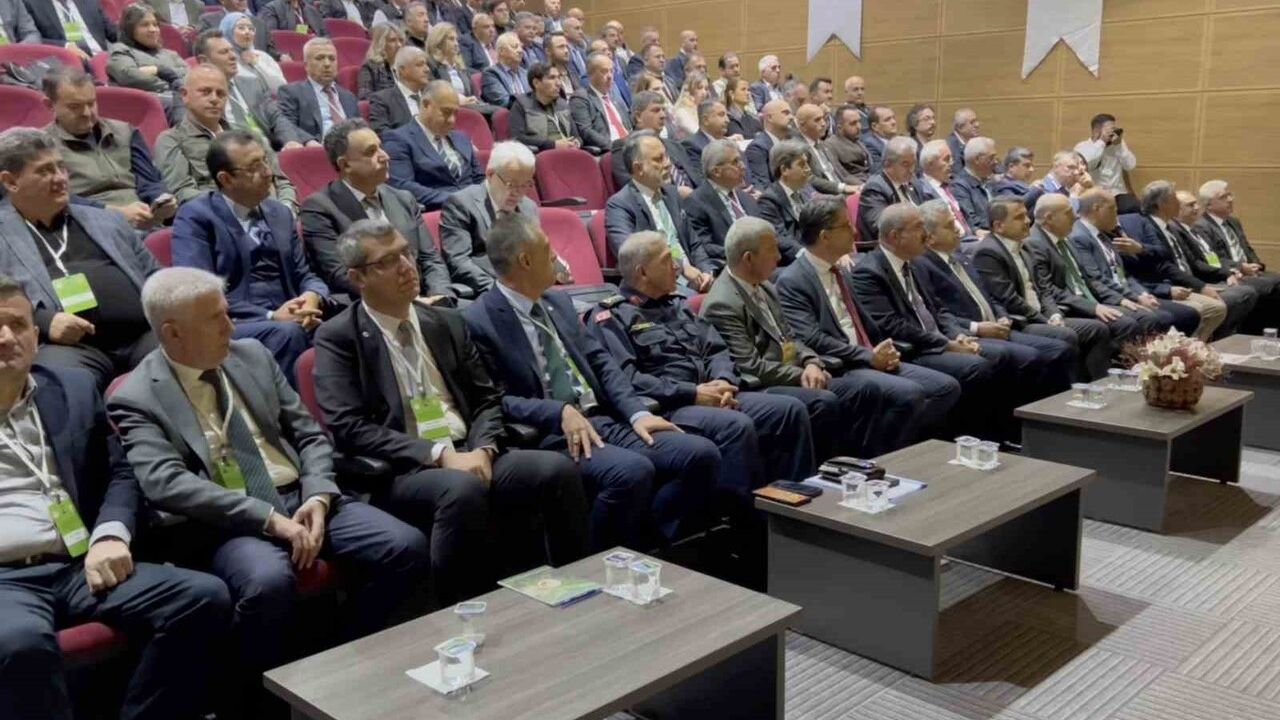 Çanakkale'de 'Yanan Alanların Rehabilitasyonunda Yeni Yaklaşımlar' çalıştayı — Yüzer: Çanakkale yangınlardan en çok etkilenen illerimizden biri