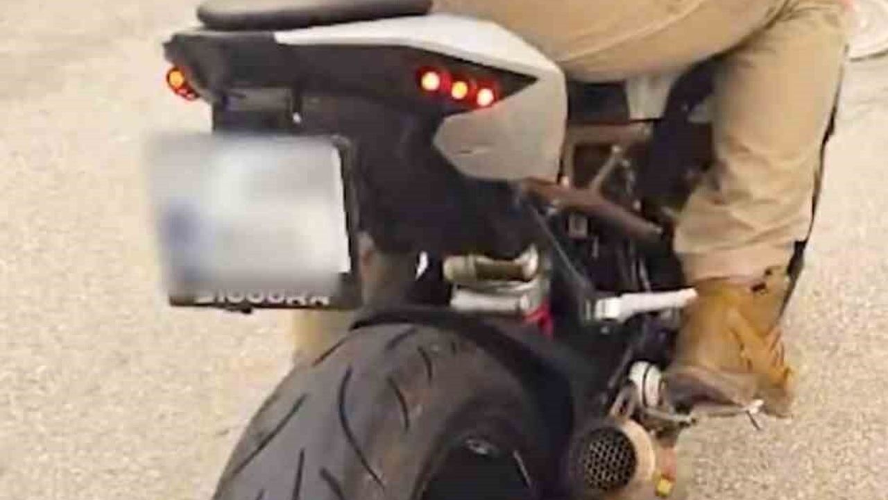 Çanakkale’de yüksek sesli müzik ve abartı egzoz denetimi: 28 araca ceza, 2 araç trafikten men edildi