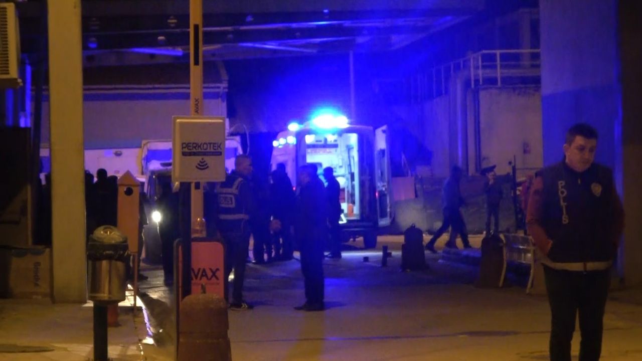 Çankırı Kurşunlu'da otomobil belediye kamyonuna arkadan çarptı — 1'i bebek, 3 yaralı